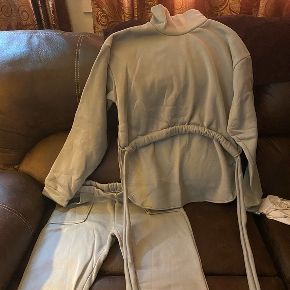 Fashion & Accessories - Picture 2 of 3